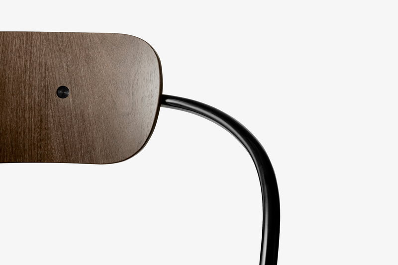 Pavilion Chair w. Arms AV2