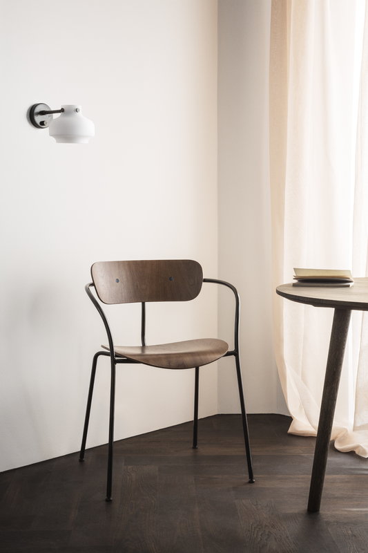 Pavilion Chair w. Arms AV2