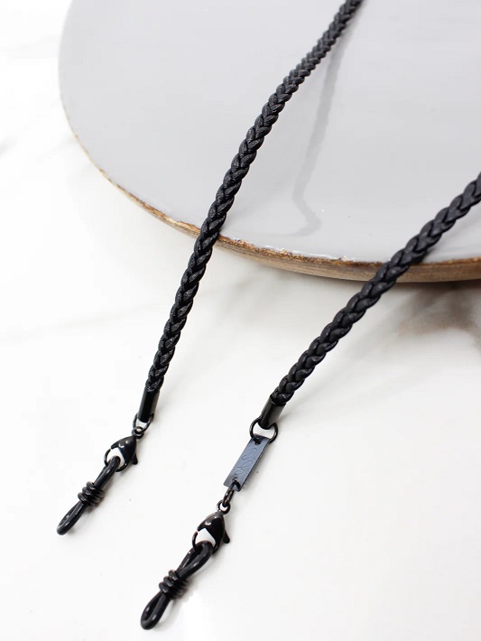 Charly, Glasses Chain