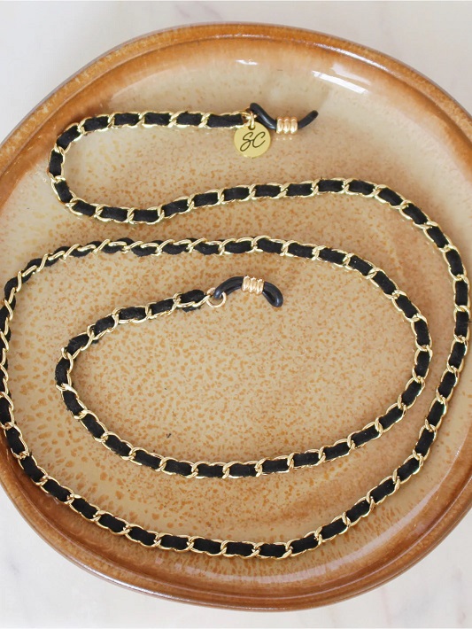 Classy C, Glasses Chain