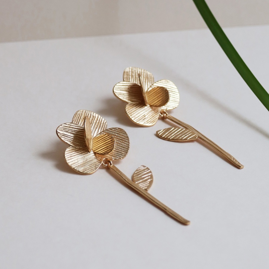 Pampalonia Golden Long Earrings