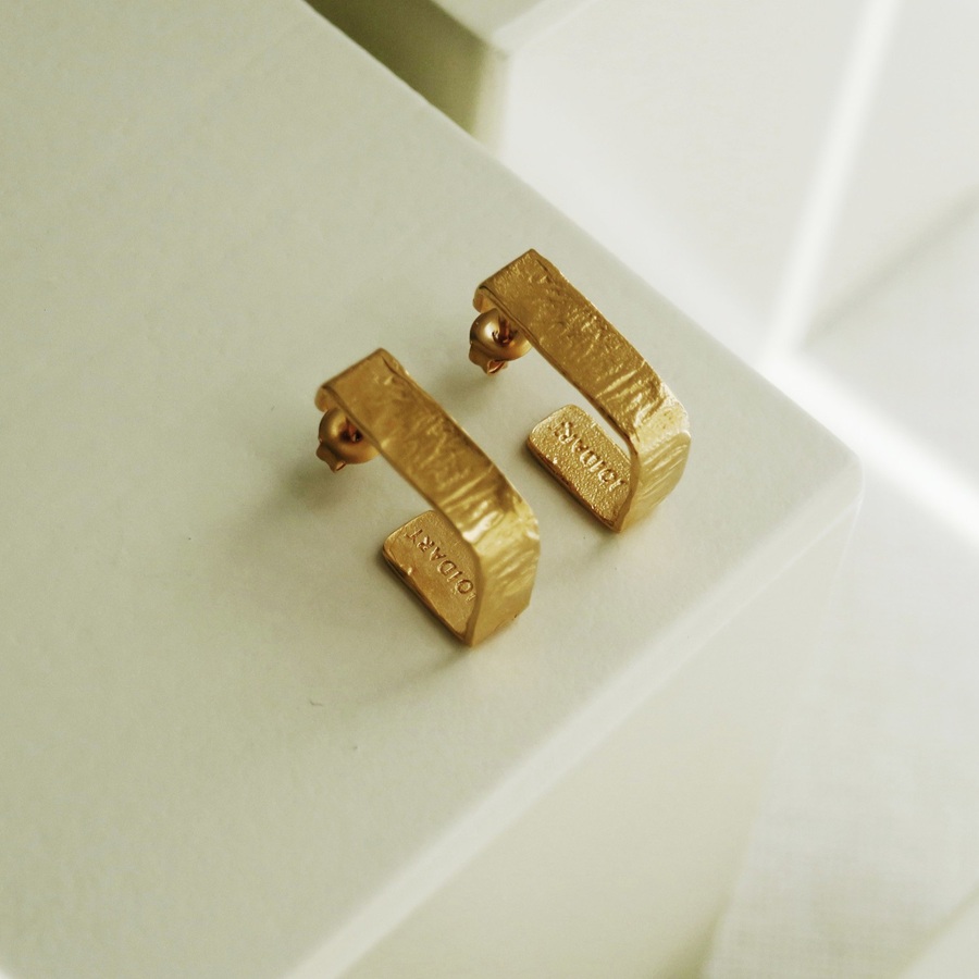 Lignis Wide Golden Earrings Medium