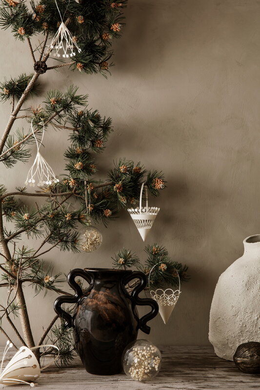 Flora Ornaments, L